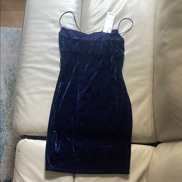 Elegant Velvet Blue Dress - Picture 3 of 3